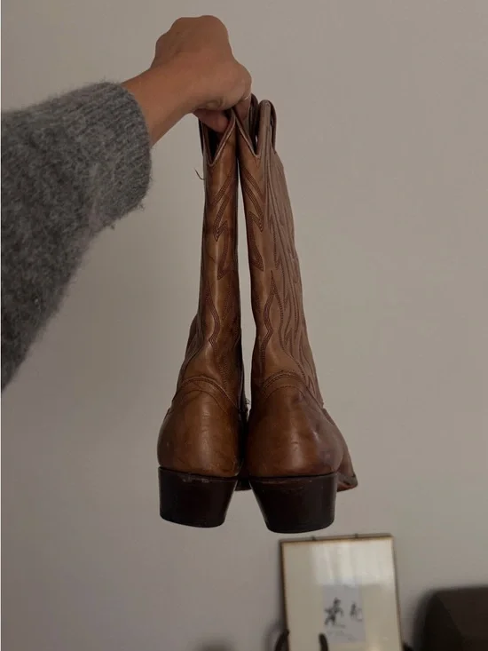 true vintage tan leather cowboy boots - Picture 3 of 4